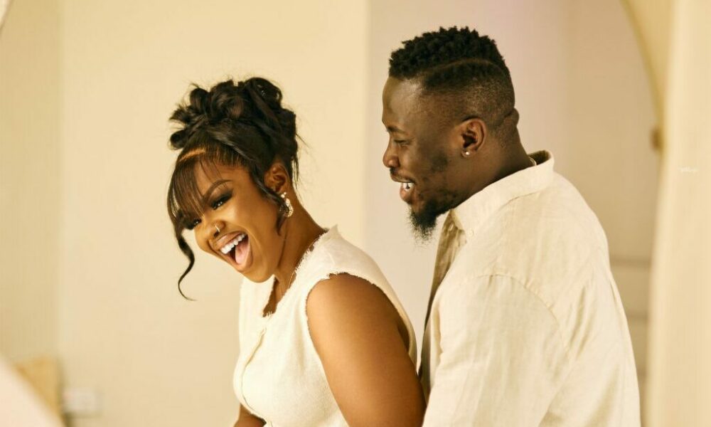 How do hookups encourage direct interactions?