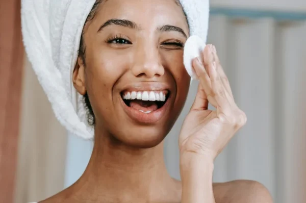 Daily Cleansing Choices That Support Healthier Looking Skin with Lasting Freshness